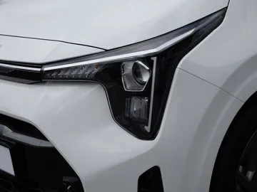 Car image 25