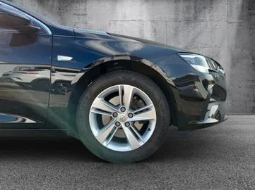 Car image 30