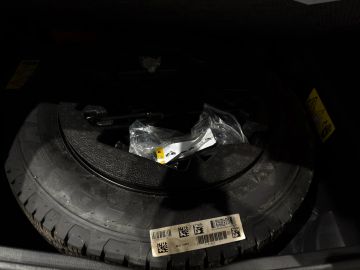 Car image 33