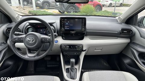 Car image 11