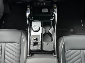 Car image 29