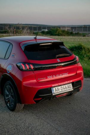 Peugeot e-208 100 kW image number 4