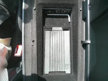 Car image 38