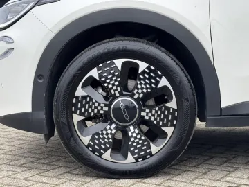 Car image 38