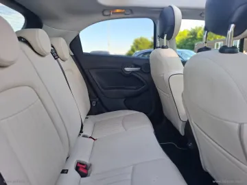 Car image 32