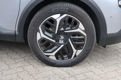 Car image 30