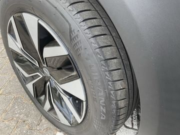 Car image 29
