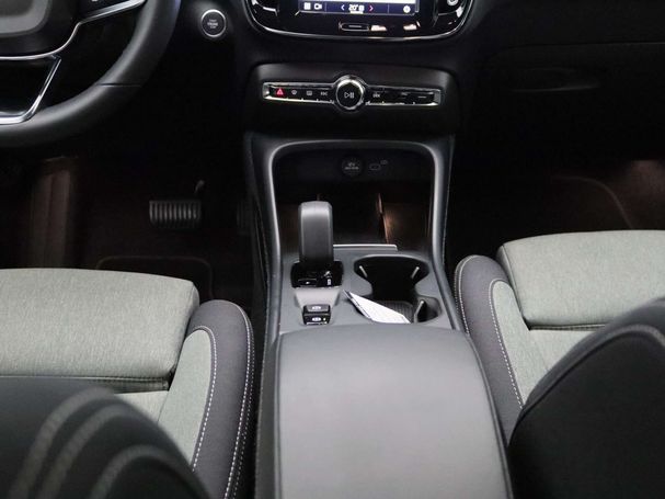 Volvo XC40 B3 Core 120 kW image number 9