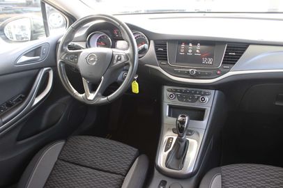 Car image 14