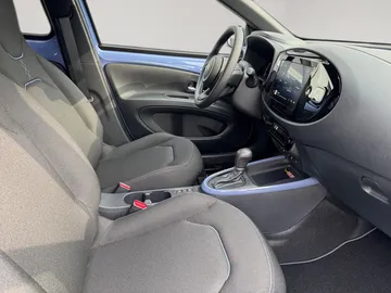 Car image 14