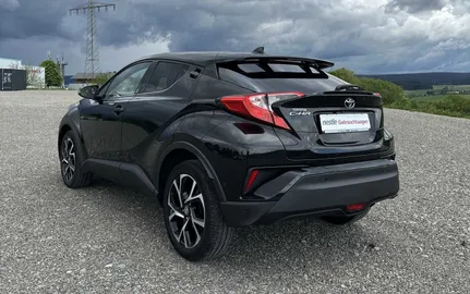 Car image 4