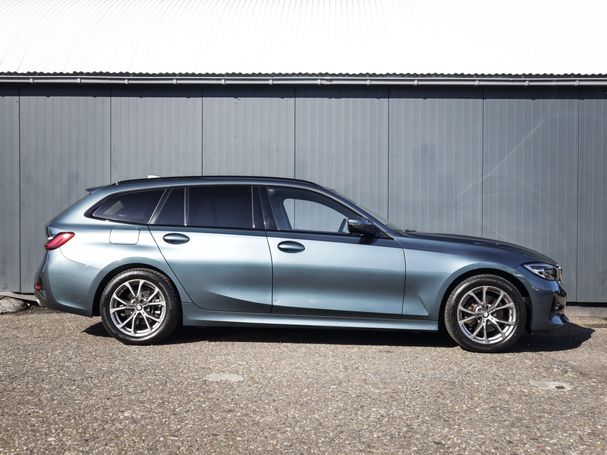 BMW 320i Touring 135 kW image number 2