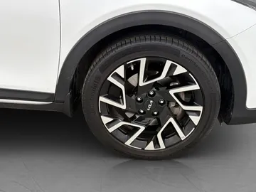 Car image 33
