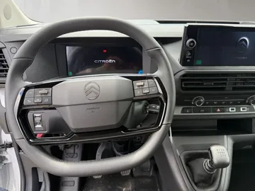 Car image 29