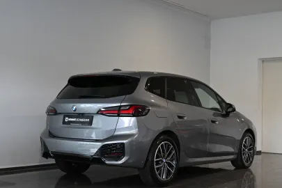 Car image 40