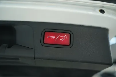 Car image 43