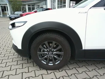 Car image 18