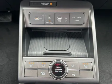 Car image 26