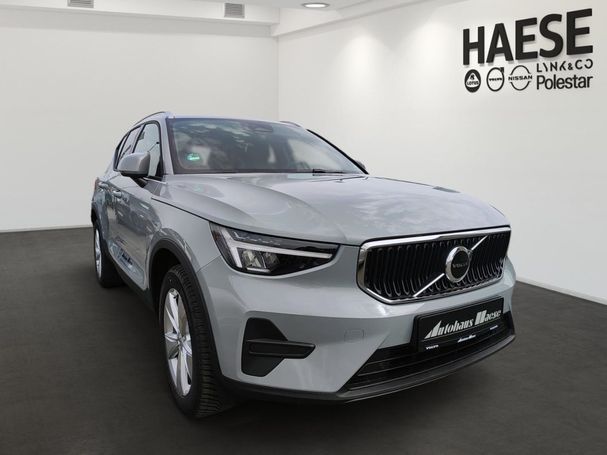 Volvo XC40 B3 Core 120 kW image number 2