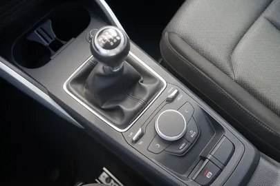 Car image 26