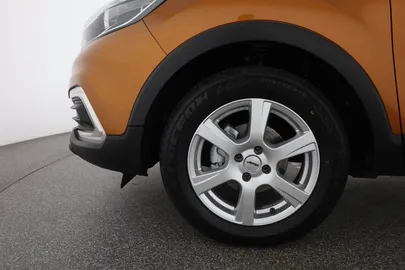 Car image 28