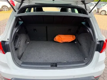 Car image 29