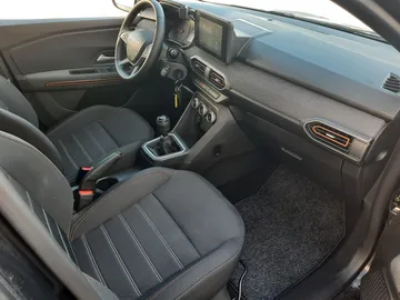 Car image 17