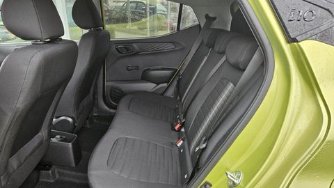 Car image 10