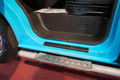 Car image 23