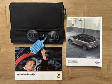 Car image 27