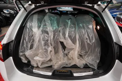 Car image 32