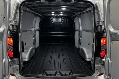 Car image 27