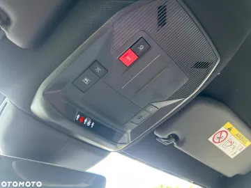 Car image 32