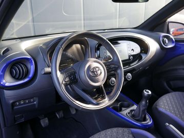 Car image 11