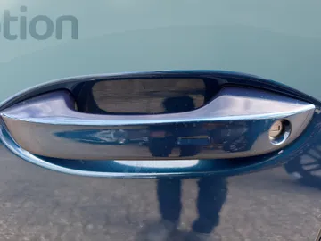 Car image 27