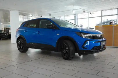 Car image 4