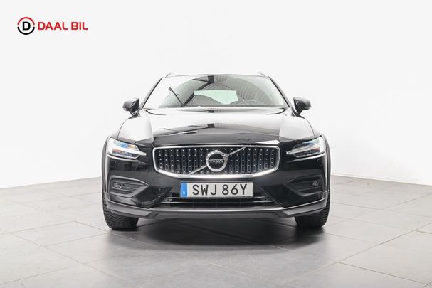 Volvo V60 Cross Country B4 AWD 146 kW image number 2