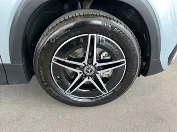 Car image 35