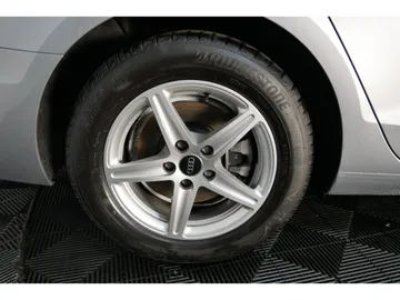 Car image 26