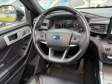 Car image 34