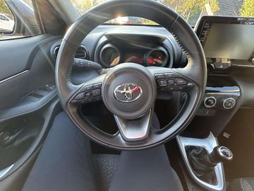 Car image 12