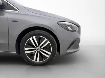 Car image 30