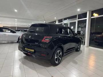 Car image 4