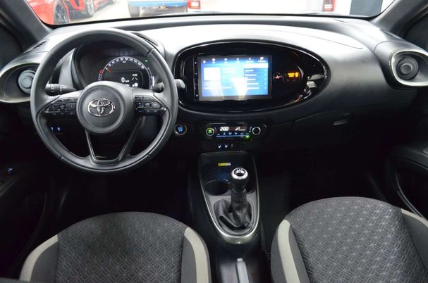 Toyota Aygo X 53 kW image number 15