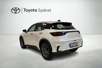 Car image 4