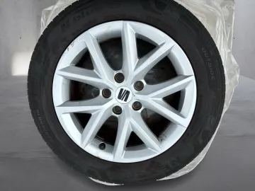 Car image 21