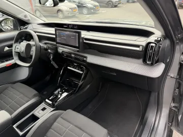 Car image 27