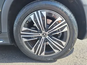 Car image 32