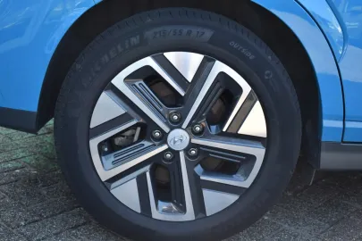 Car image 37