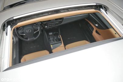 Car image 33